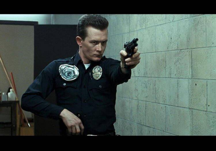 这也为整部电影增添了另一层的危机感