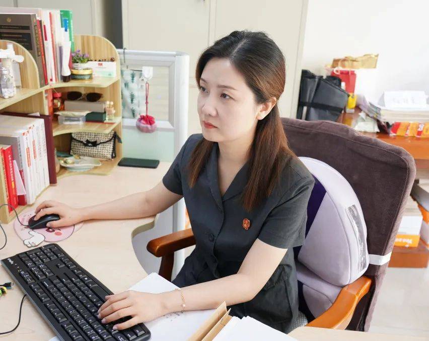 看看善解千千结的莲法姐姐吧教培机构关停退费难高法官破僵局解纠纷高琪