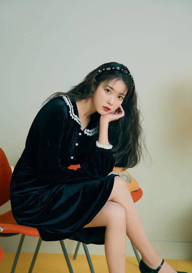 原创宝藏女孩iu的夏日穿搭最受欢迎的韩系风穿上就是仙女本仙