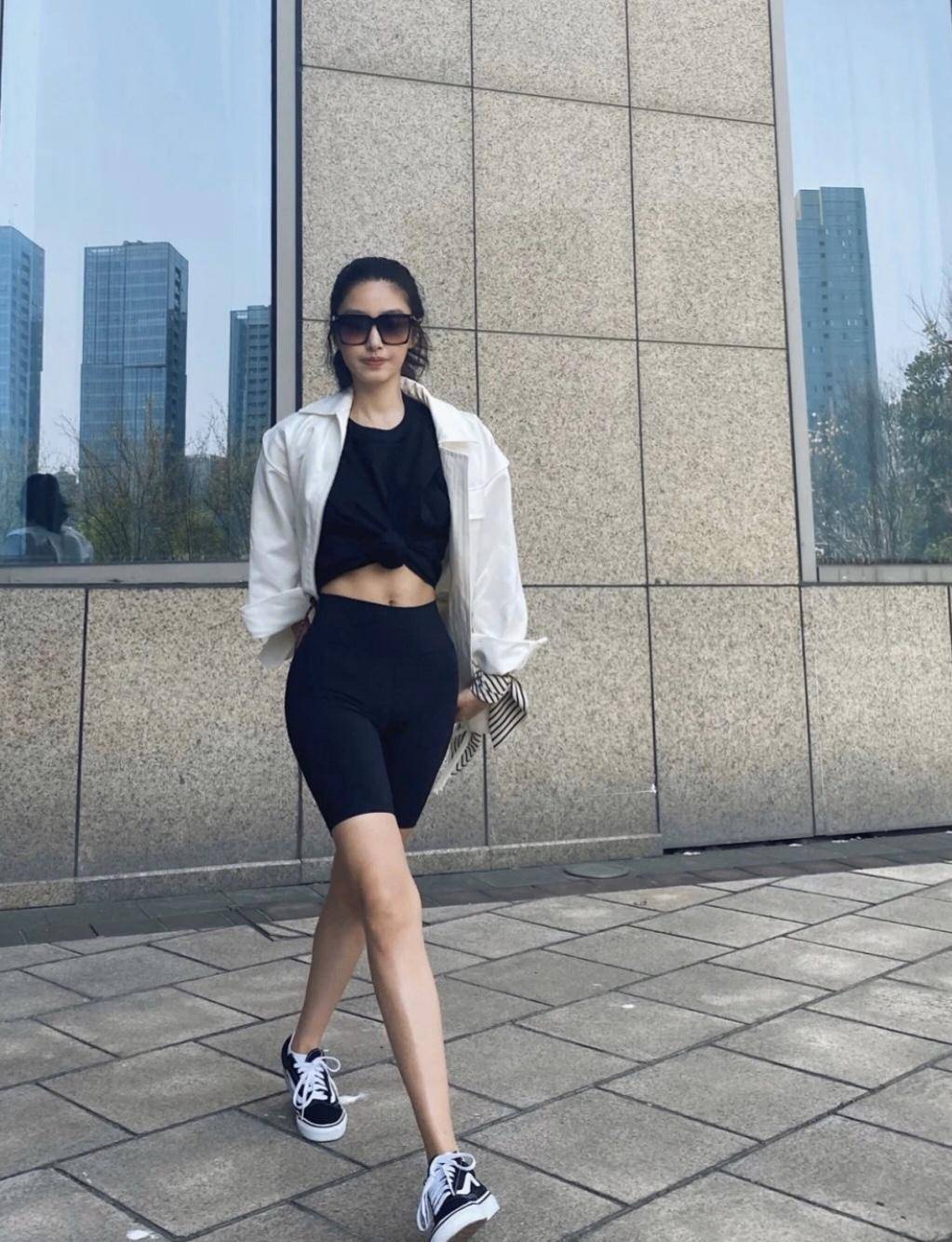 原创这港风气质绝了杨采钰私服造型大合集独特气质十分迷人