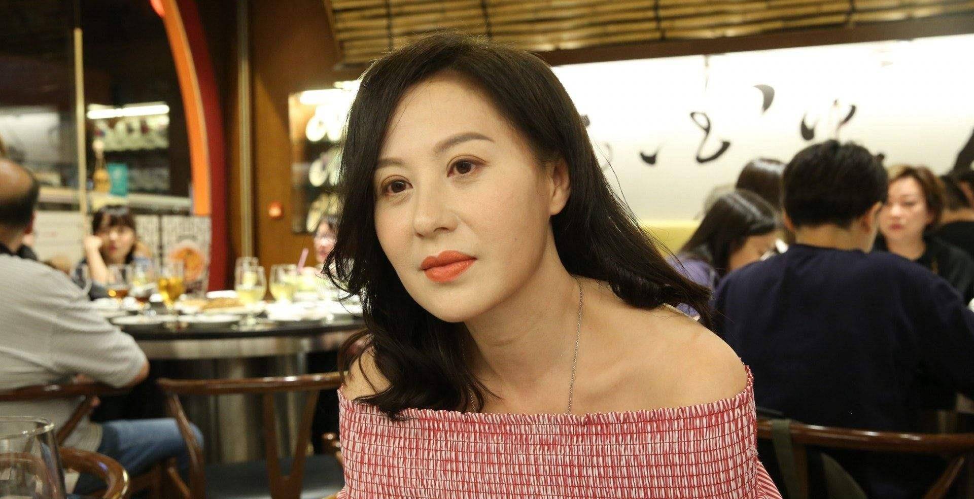 分手后的江欣燕更加把心思花在演戏上,没想到她竟然凭借《同事三分亲