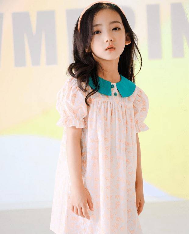 原创童装也变质了小女孩穿吊带裙涂口红网红风穿搭被说太成熟