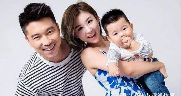 她被称为"清纯女神",出道20多年从不接吻戏,初吻献给富豪老公_李小萌