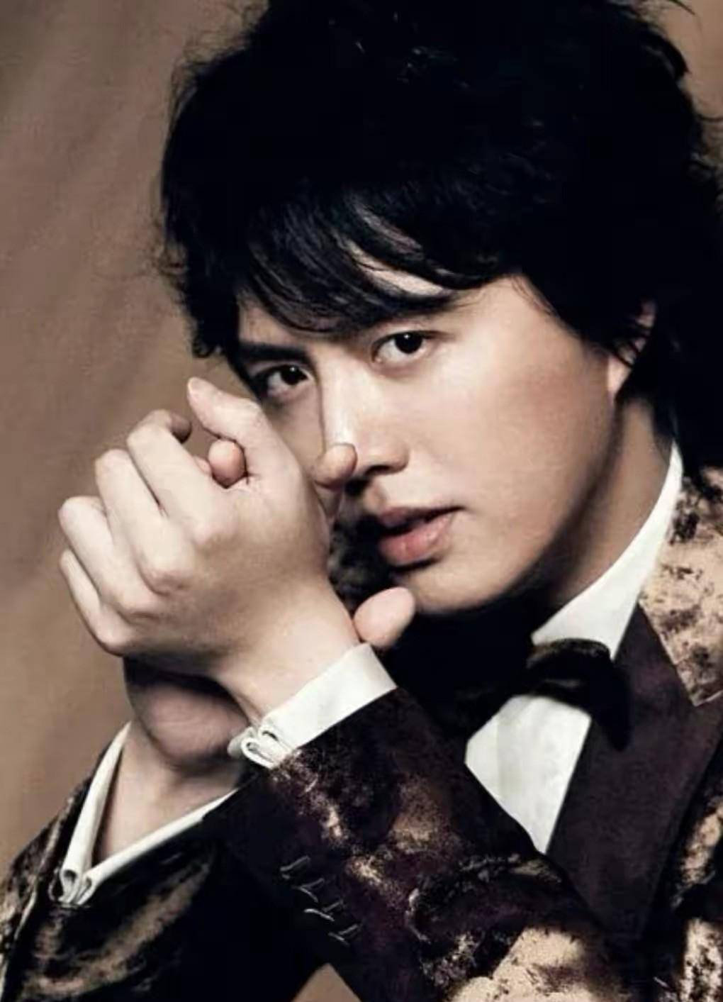 "钢琴大师"李云迪和郎朗,22年后,一个进福布斯,一个进监狱_张小璐