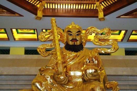 他们分别是"招宝天尊萧升","纳珍天尊曹宝","招财使者陈九公","利市仙