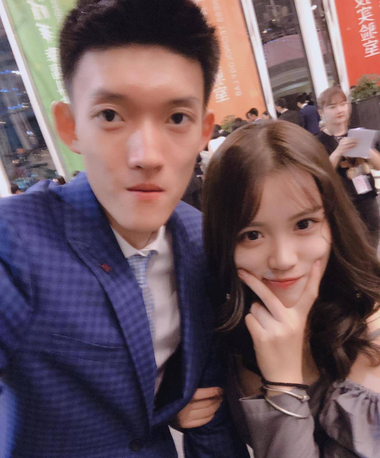 67"奥运冠军"杨倩火了,私服穿搭清爽洋气,还是个