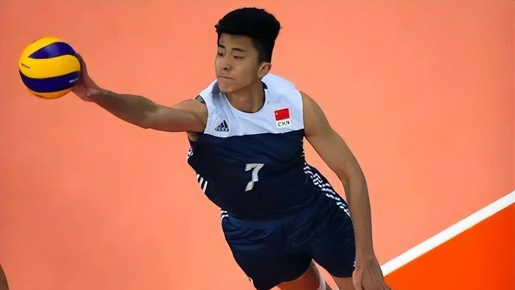 中国排球协会公布了14名中国男排球员名单:主攻:张敬寅,于元泰,王斌