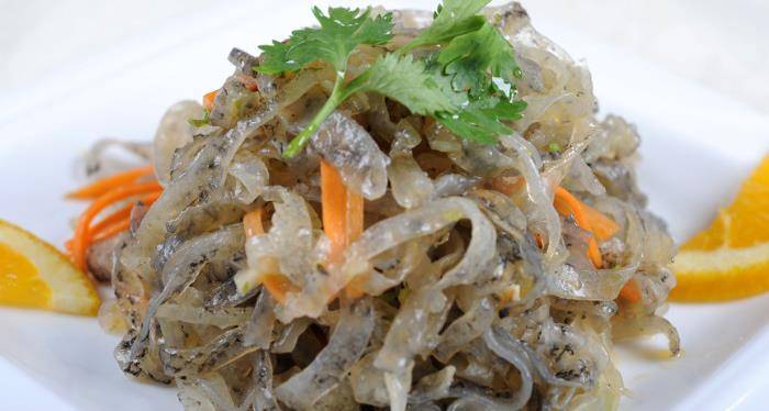 蒜味鱼皮,美味可口,吃起来让人难忘_加工_外皮_菜市场