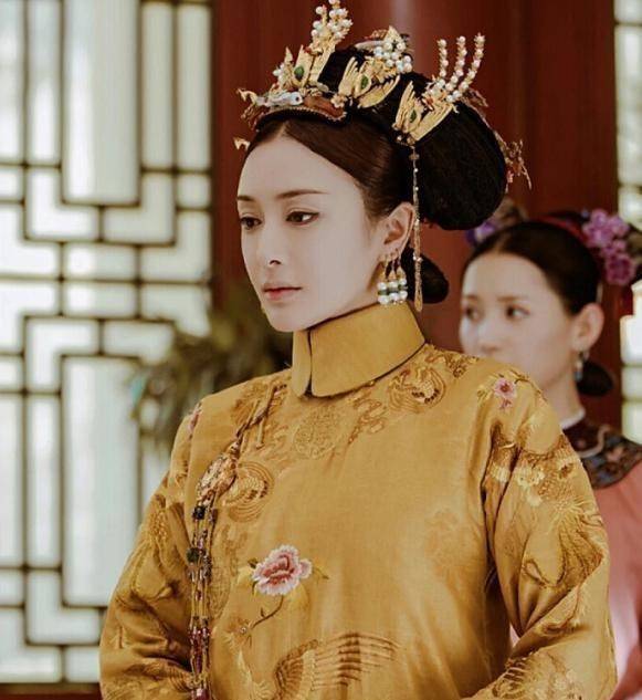 不同女星饰演皇后,秦岚温柔,杨幂贵气,而她让人恨铁不成钢_剧中_曹