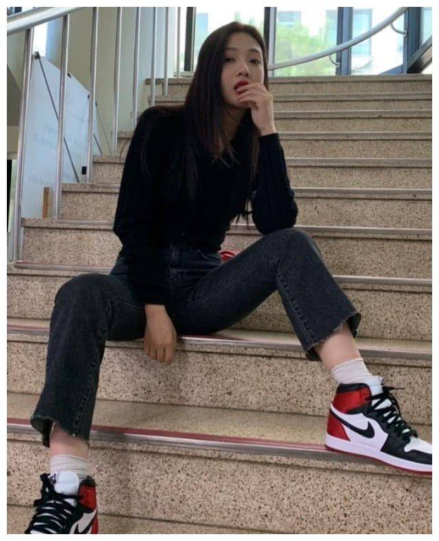 朴秀荣换了更少女的发型,衬得脸整整小了2圈,却变傻大姐气质!