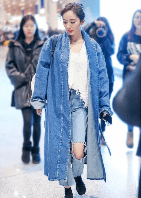 "两张嘴"的破洞牛仔裤,杨幂女神的时尚装,网友:美女子!