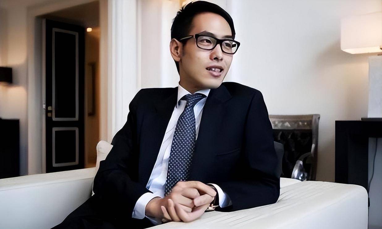 正是在这里,她遇到了汤臣一品的太子.
