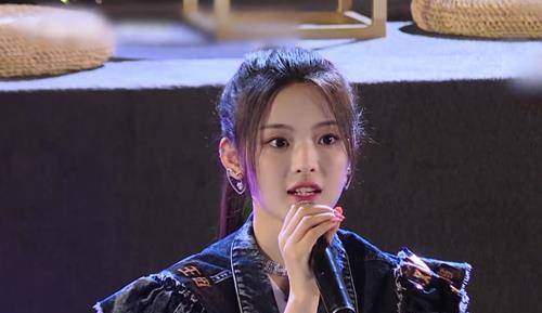 杨超越涂"粉色指甲油",看到她上手效果,网友:必须模仿!