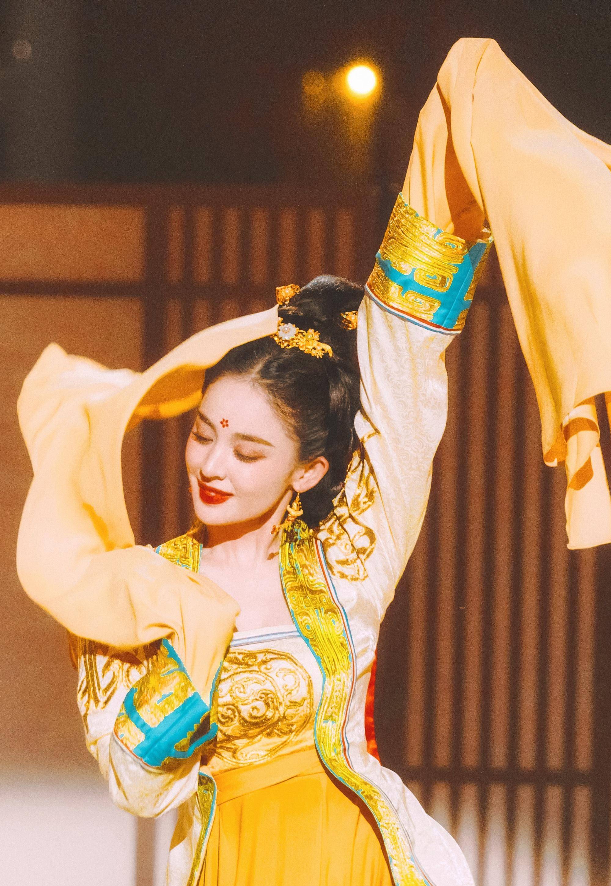 古力娜扎 国风舞惊艳众人!古典气质十足!太美了_舞蹈_民族_张脸