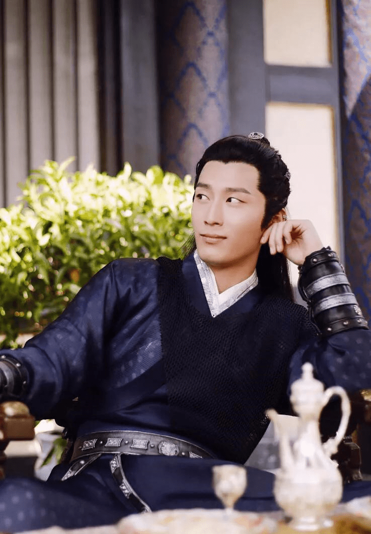 他是粉丝们的燕洵和三哥,可他更爱他的"公主" 窦骁避嫌招黑冤不冤_窦