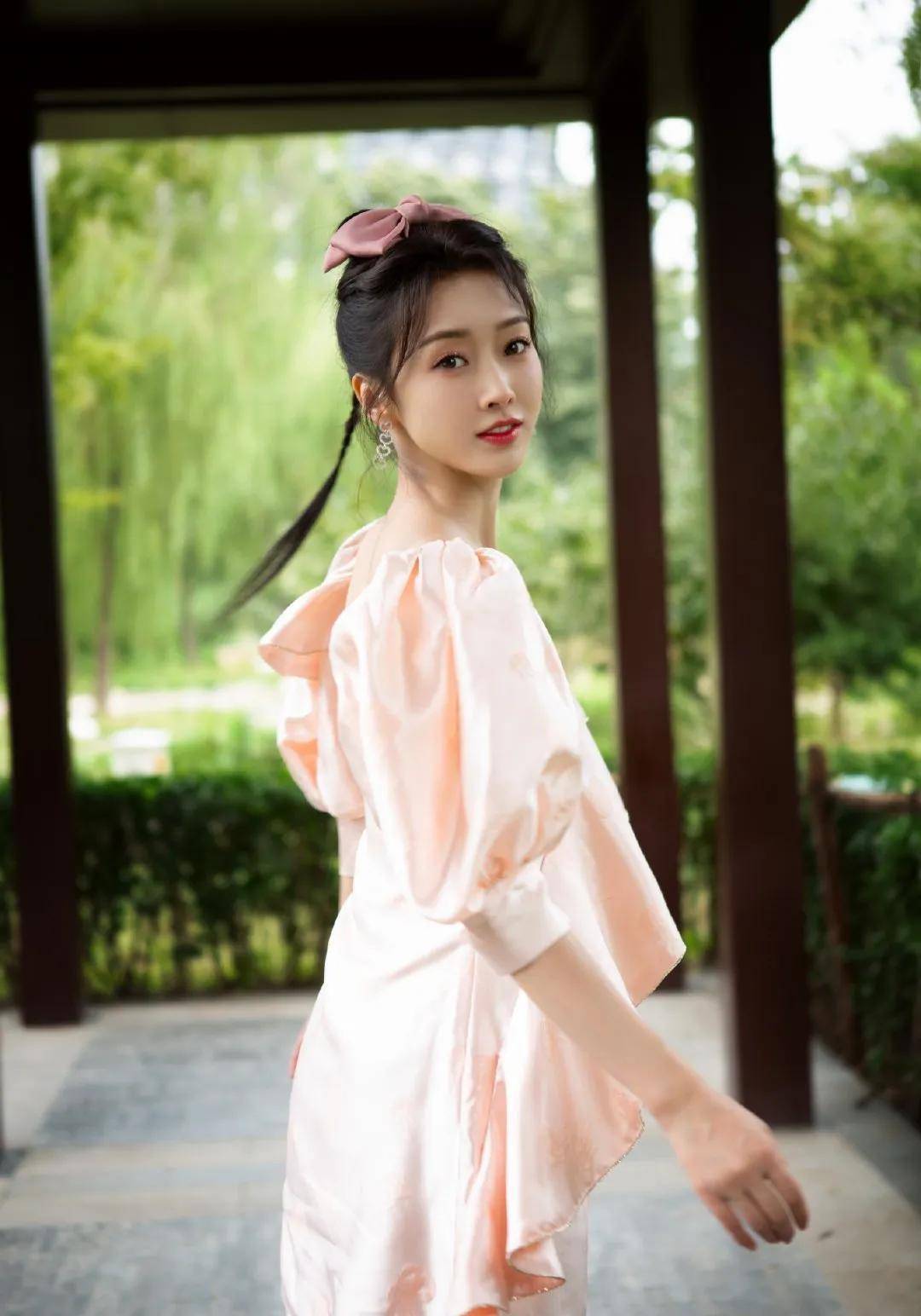 她的人生丰富多彩,挑战自我-宣璐_花样游泳_舞蹈_弦子