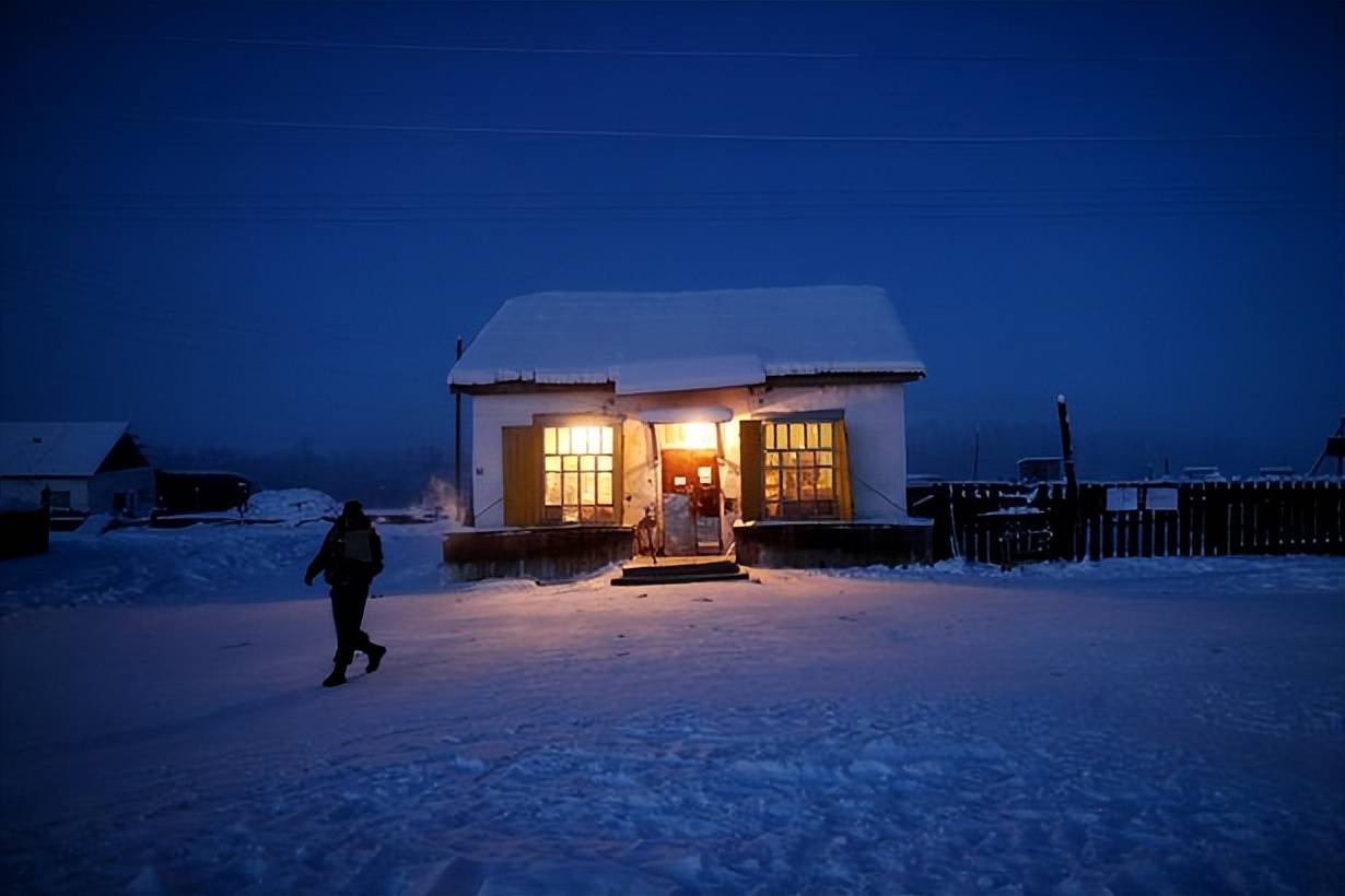 冷的小镇,汽车白天晚上不熄火,零下20度已经算温暖了_奥伊_居民_米亚