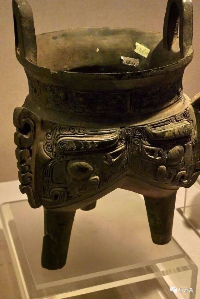 2217 古銅　青銅器　獅子 尊　饕餮紋　唐物 時代物 商末/ 西周初青銅饕餮紋鼎| Chinese Art | 2025 | Sotheby's