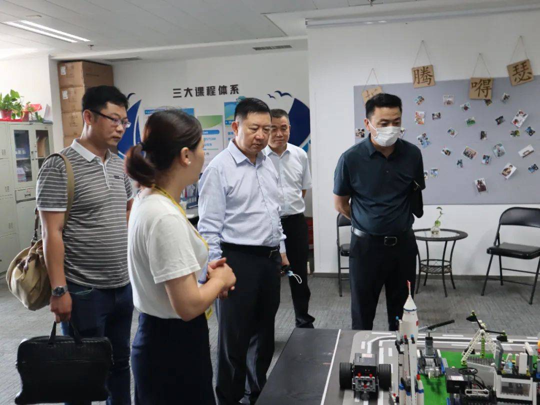 华兴通信董事长,博士刘平堂一行莅临展览馆参观交流_教育_河南省_智慧