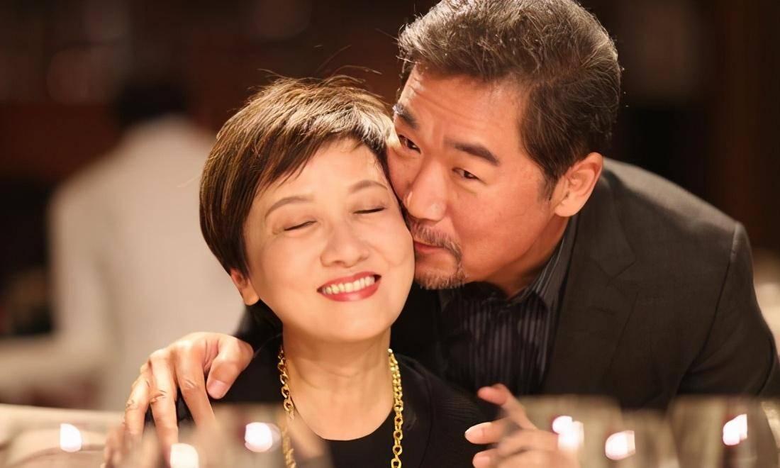 邓婕的前夫分手后,如今身价上亿,谈邓婕直言:她自作自受_张国立_婚姻