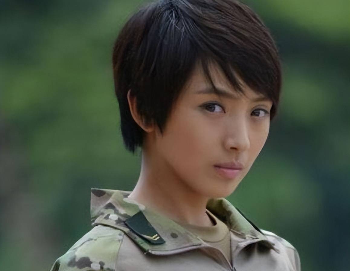同样是演女特种兵,把李一桐和余男侯梦莎放一起,差