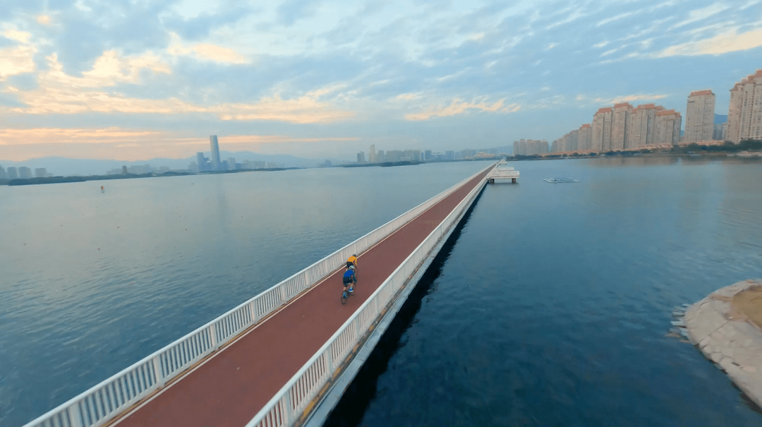 厦门海上自行车道最初,这里其实是为了方便附近水上运动中心举办比赛