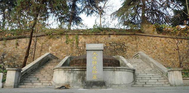 武汉闹市区埋着一位皇帝，陵墓消失500年后，被2名学生无意发现