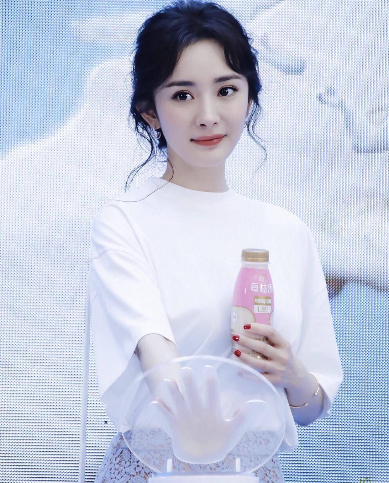 原创5月12日杨幂的生日零点刚到多名明星在微博给杨幂送生日祝福