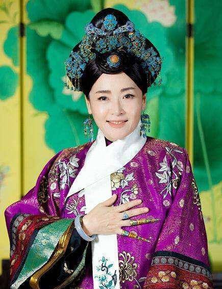 “皇帝”她是一位汉人妃子，24年不受皇帝待见，生下一儿子家喻户晓