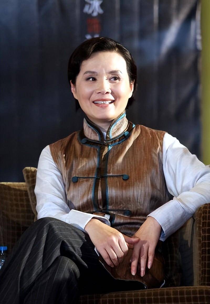 上海演员吴冕:与丈夫双向奔赴恩爱42年,63岁再翻红,今幸福美满_生活