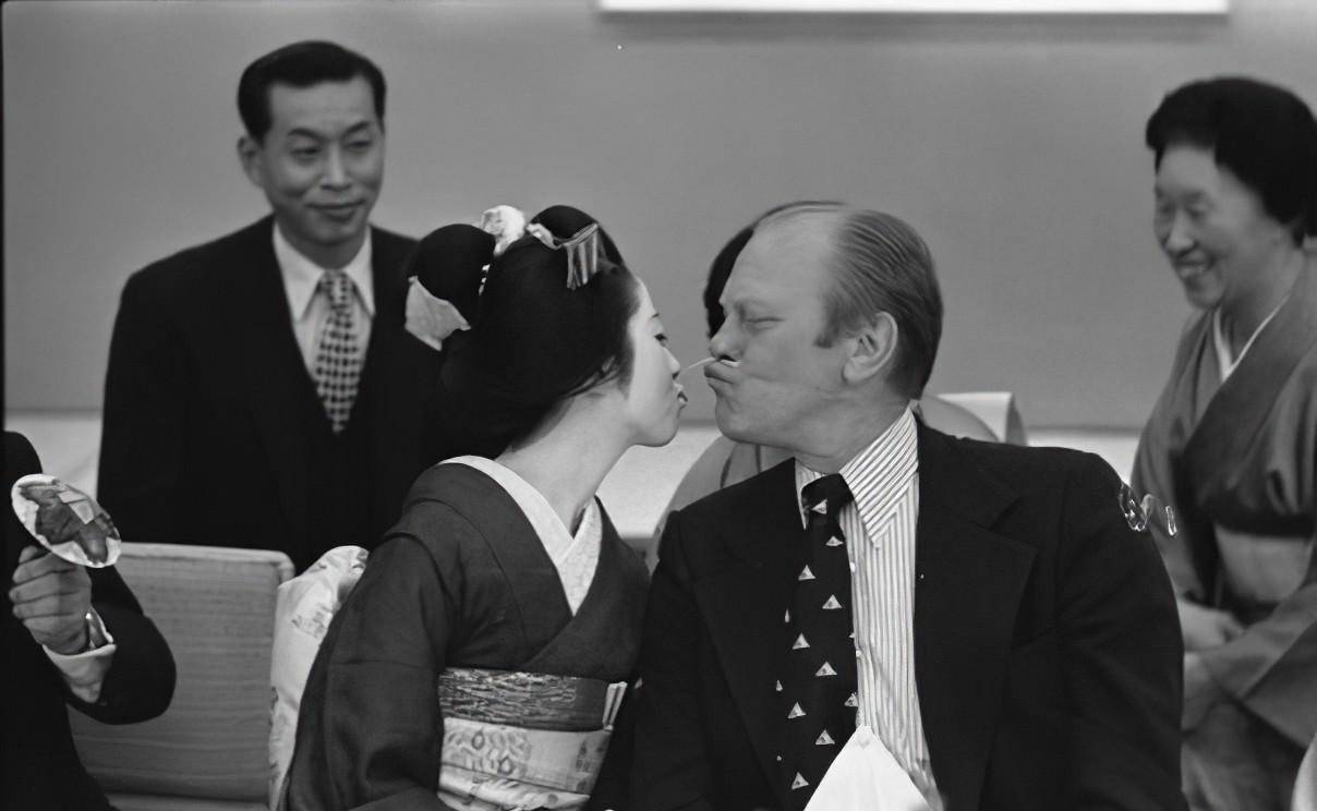 国外国宝级"花魁:15岁出道29岁退隐,美到国外女王都吃醋_崎峰_王子