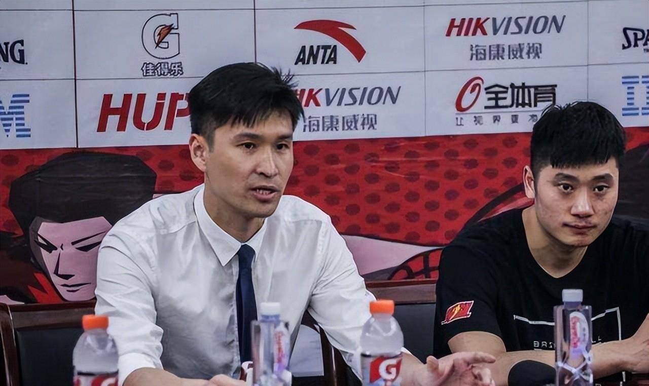 网红总经理霍楠,cba第一位职业经理人,球员时期表现如何?