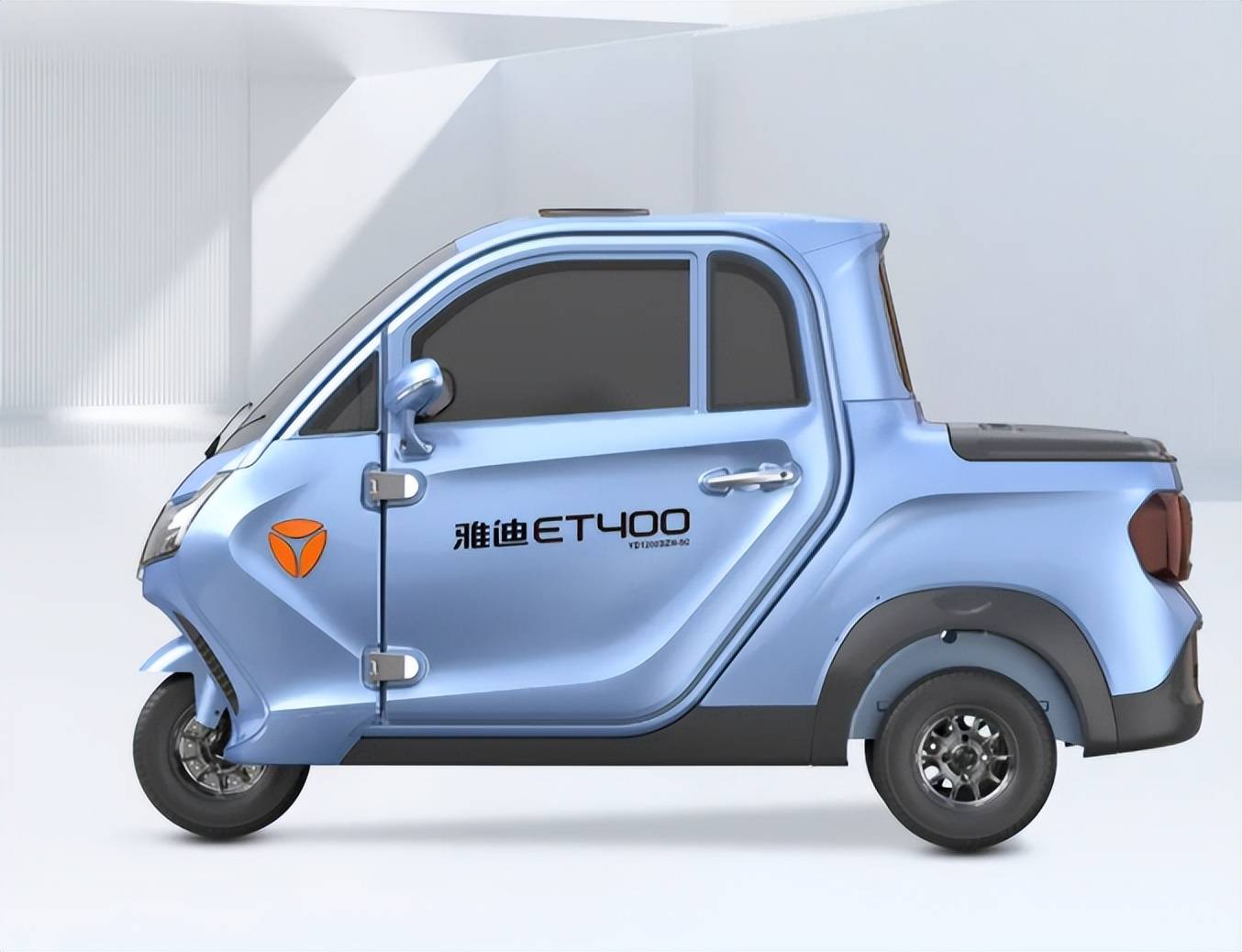 雅迪新推出一款客货两用电动三轮车,有250l后备箱,续航100公里_搜狐