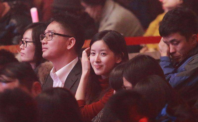 刘强东隐藏多年的前妻曝光,原来是我们熟悉的她,网友:难怪要娶奶茶妹妹_龚晓京_妻子_时候