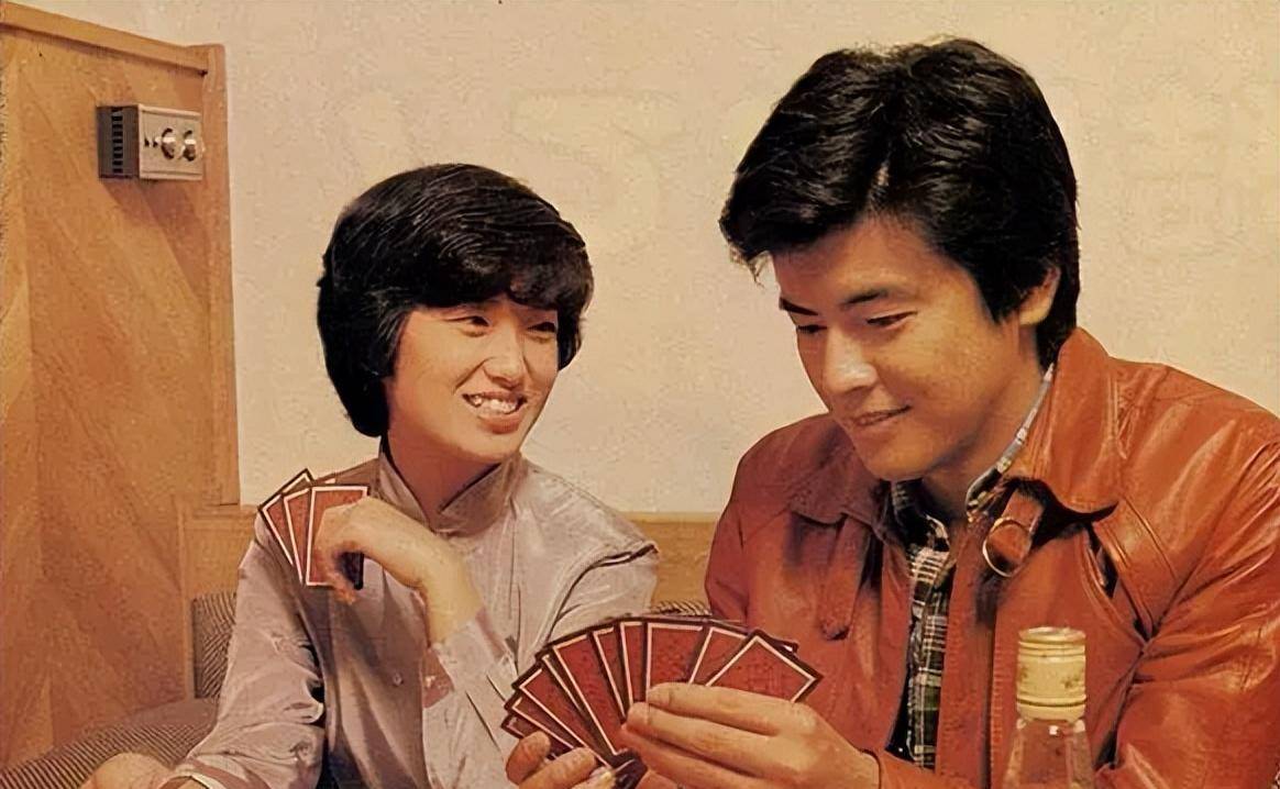 山口百惠:最红的年纪嫁给三浦友和,隐退40余年,63岁当奶奶了_荧幕