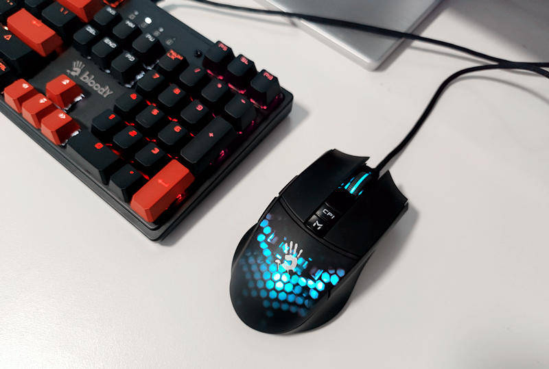 游戏打字最佳辅助血手幽灵rgb轻量化鼠标体验