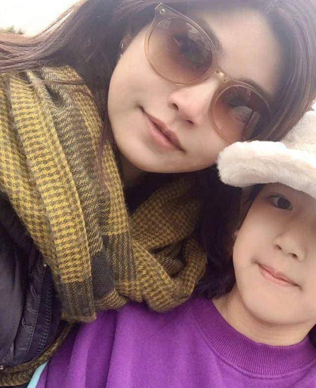 小星星至今被陈晓陈妍希保护得很好,没有正面照流出,但是只看鼻子