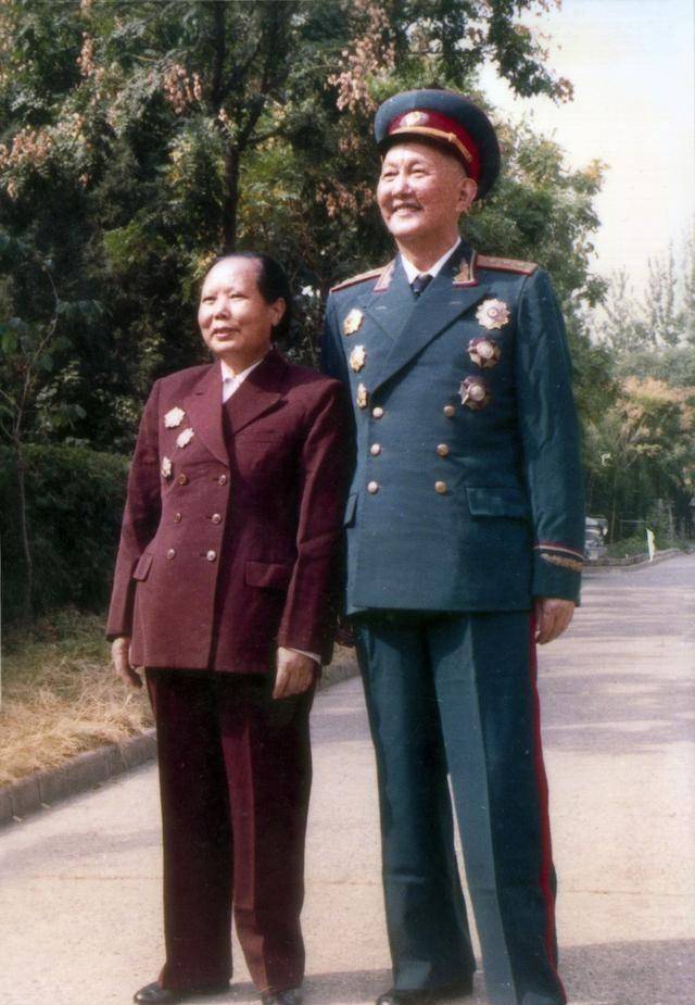 中国唯一"六星上将",如今妻子已百岁高龄,儿子一省长一少将_洪学智_张
