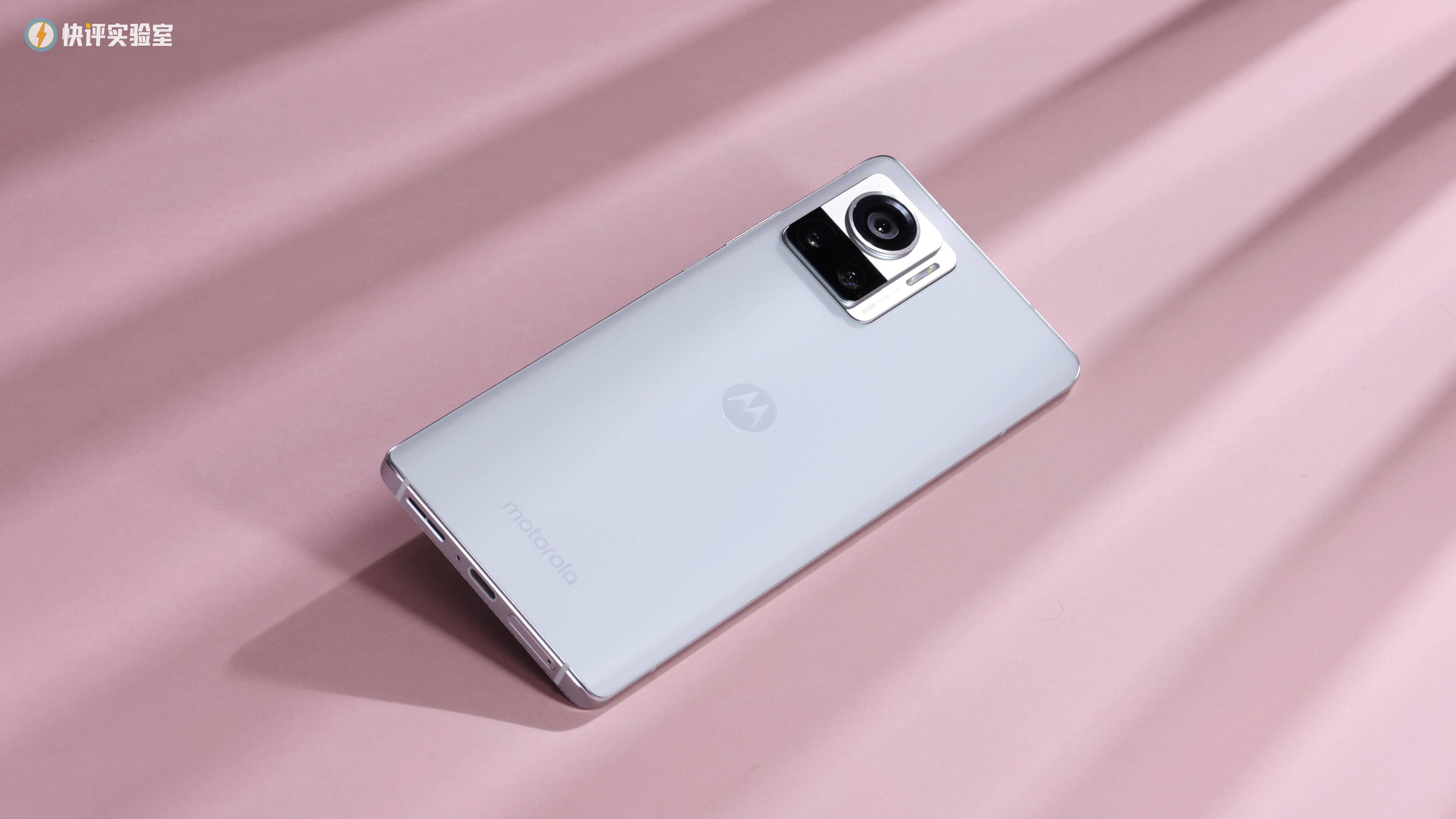 motox30pro图赏又硬核又温柔的设计是什么感觉