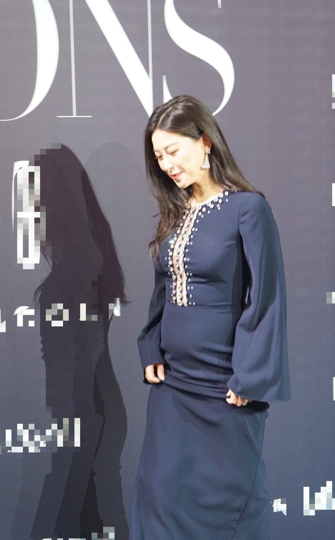 原创芭莎红毯生图曝光太尴尬宋茜穿蛋糕裙比杨紫还胖谢霆锋也好土