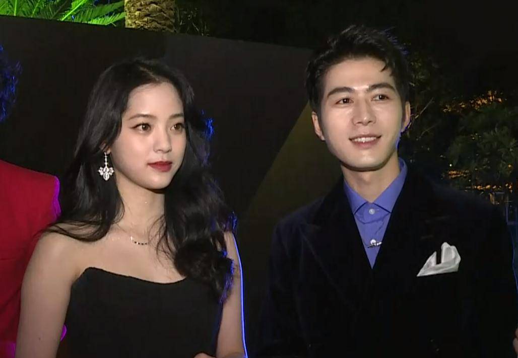 金鸡奖暴露明星真实状态:佟丽娅妆面脏显油腻,贾玲比沈腾还胖_娜娜
