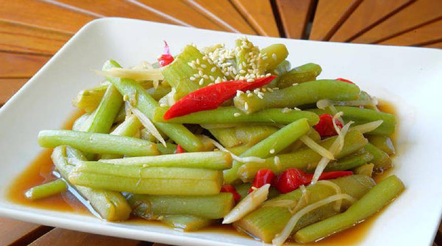 其实,在青春年少时,老婆是吃芋梗吃怕了的,快到