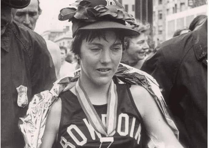 "假跑女王"罗茜:靠乘地铁获得马拉松金牌,暴露后拒还奖牌_比赛_雅典