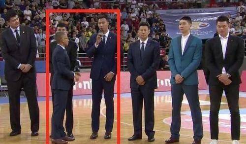 好脾气的易建联,当年在雄鹿更衣室暴打央视nba解说于嘉的恩怨