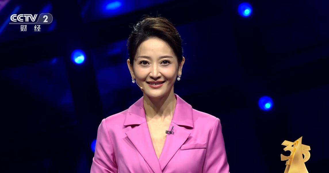电视主播谢颖颖成为频道门面,外貌条件出众,主持315晚会被看好_工作_
