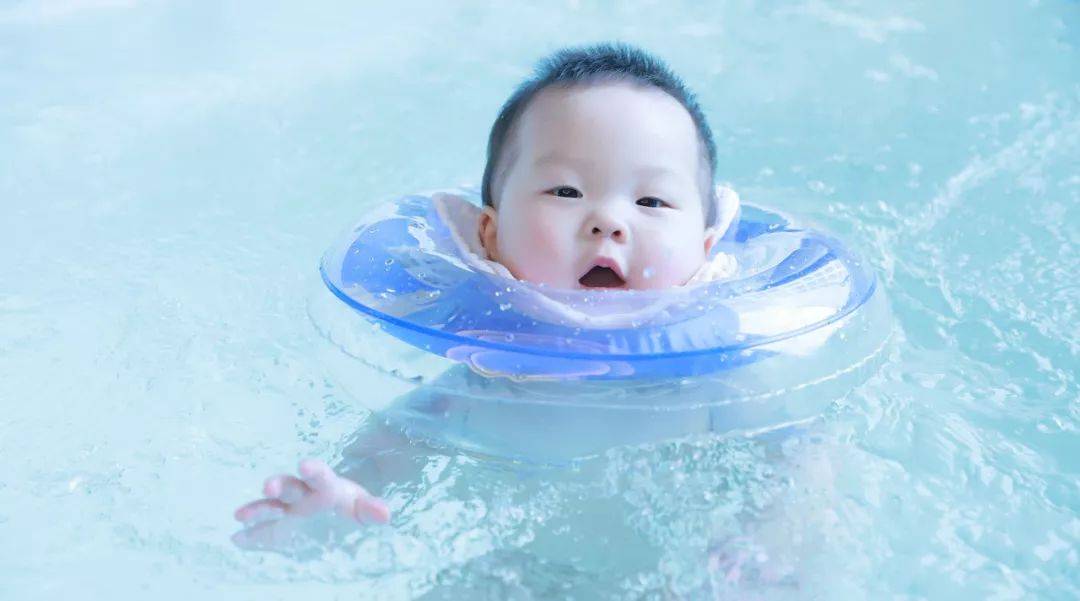 婴幼儿游泳真没那么多好处,家长们别再被忽悠了