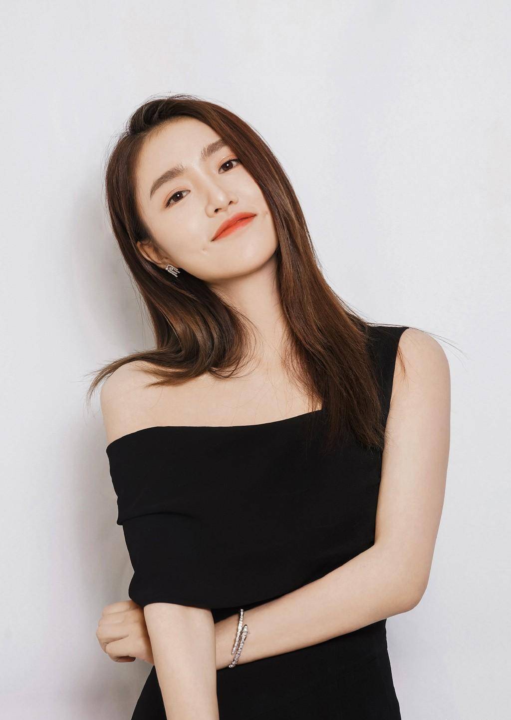 年龄:1994年8月出生推荐人:田羽生代表作品:《前任攻略3》,《大周小冰