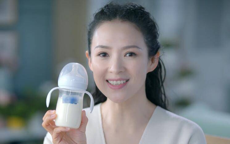 章子怡家宝宝真吃她代言的奶粉吗?