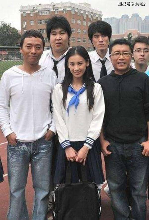 而黄圣依却在没有虚度大学.