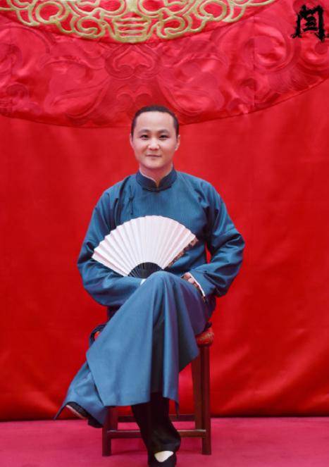 老郭带领的德云社也一度陷入低谷,还曾经和自己的大徒弟闫宗海失去了